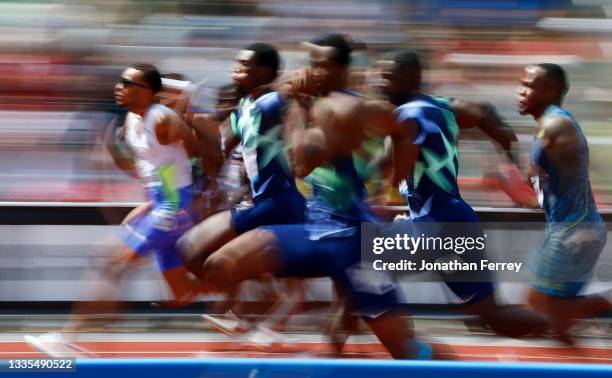 Andre de Grasse of Canada leads 100m raceduring the Wanda Diamond League Prefontaine Classic at Hayward Field on August 21, 2021 in Eugene, Oregon.