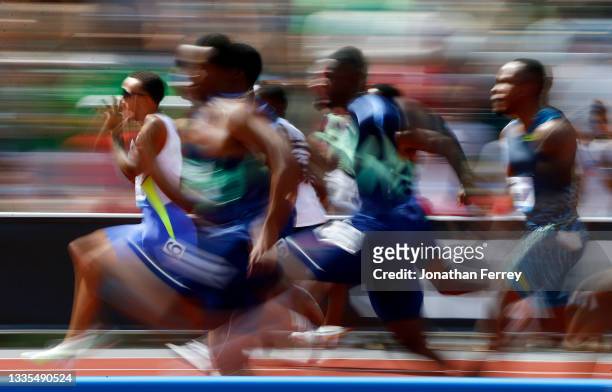 Andre de Grasse of Canada leads 100m raceduring the Wanda Diamond League Prefontaine Classic at Hayward Field on August 21, 2021 in Eugene, Oregon.