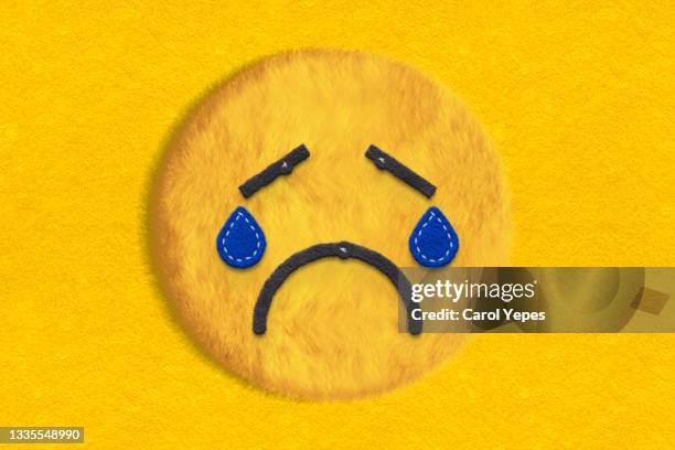 sad felt emoji crying - yellow line ストックフォトと画像