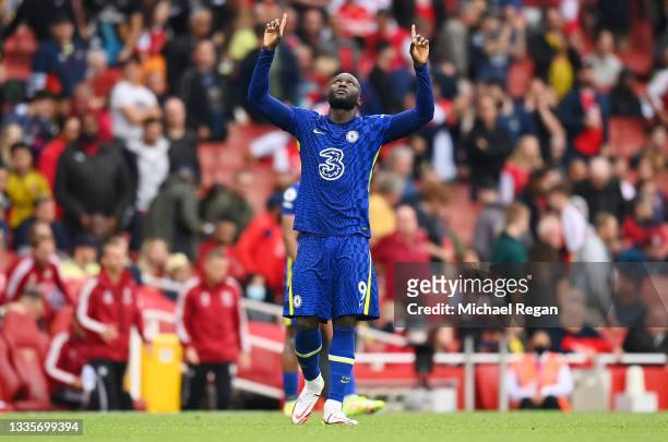 Romelu Lukaku of Chelsea celebrates after victory in the Premier League match between Arsenal and Chelsea at Emirates Stadium on August 22, 2021 in...