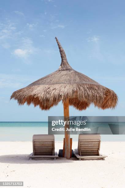 beach chairs and umbrella on a tropical beach in mexico - holbox island stockfoto's en -beelden