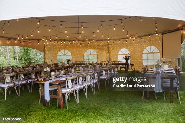 carpa de bodas al aire libre - entoldado fotografías e imágenes de stock