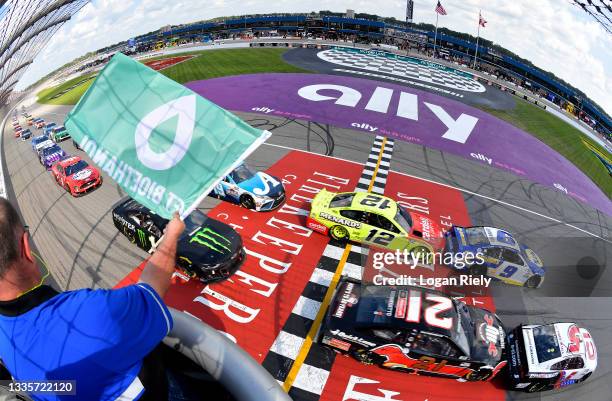 Kyle Larson, driver of the Cincinnati Chevrolet, and Chase Elliott, driver of the NAPA Auto Parts Chevrolet, lead the field to the green flag to...