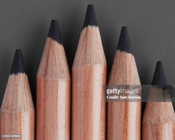 pencils -arrangement - grafit stock-fotos und bilder