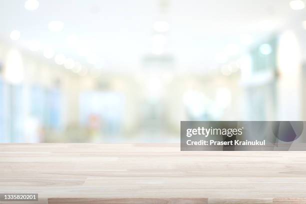 wood table top on blurred abstract background - bokeh lights fotografías e imágenes de stock