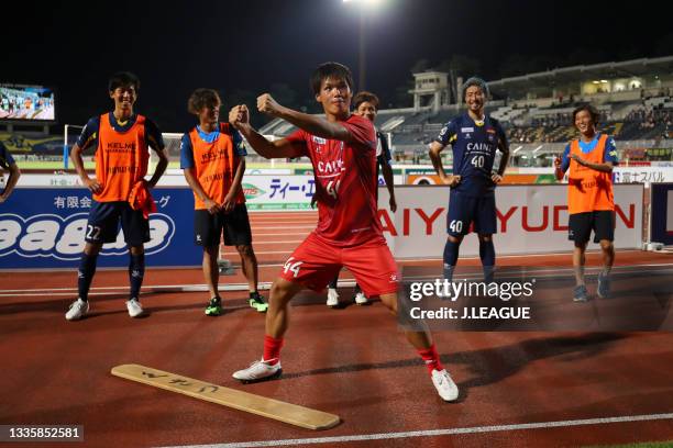 Koji YAMADA of Thespakusatsu Gunma celebrates their victory after the J.League Meiji Yasuda J2 match between Thespa Kusatsu Gunma and Renofa...