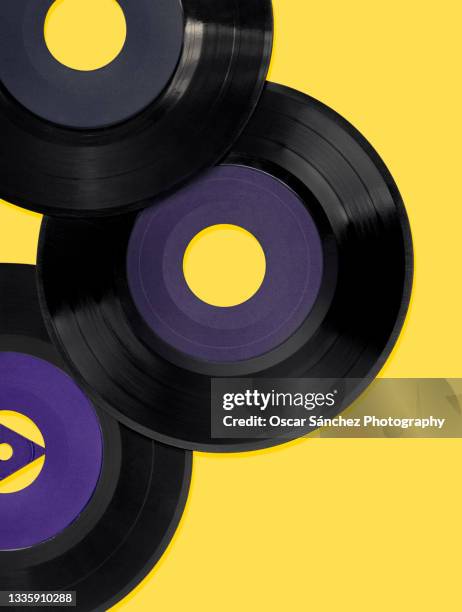 top view of black 7 inch vinyl records - inch imagens e fotografias de stock