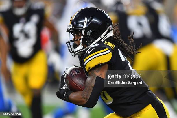 Anthony McFarland of the Pittsburgh Steelers in action during the game against the Detroit Lions at Heinz Field on August 21, 2021 in Pittsburgh,...
