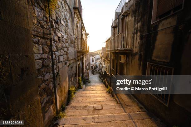 narrow old town alley in historical village - steintreppe stock-fotos und bilder