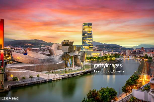 cityscape of bilbao at sunset, spain - guggenheim museum bilbao stockfoto's en -beelden