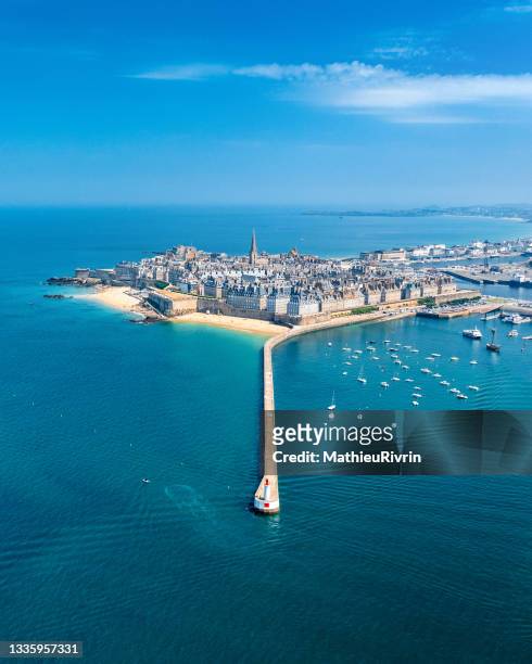 summer in saint mlalo - saint malo stock pictures, royalty-free photos & images