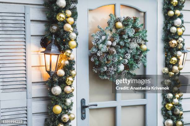 home decorated for christmas holidays with wreath trees, ornaments and garlands. - decorated christmas trees outside stockfoto's en -beelden