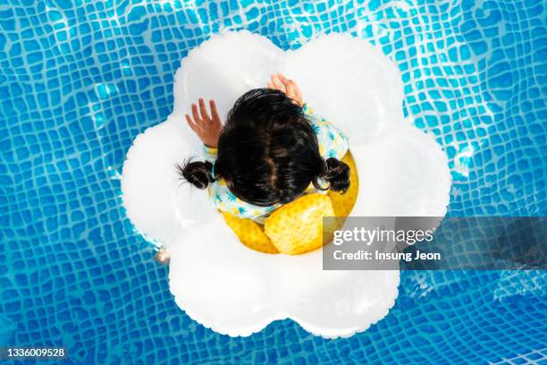 little girl having fun in backyard swimming pool - endast en flicka bildbanksfoton och bilder