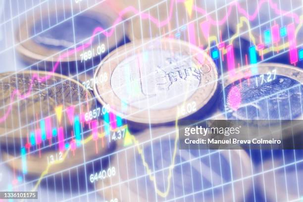 euro coins - economy fotografías e imágenes de stock