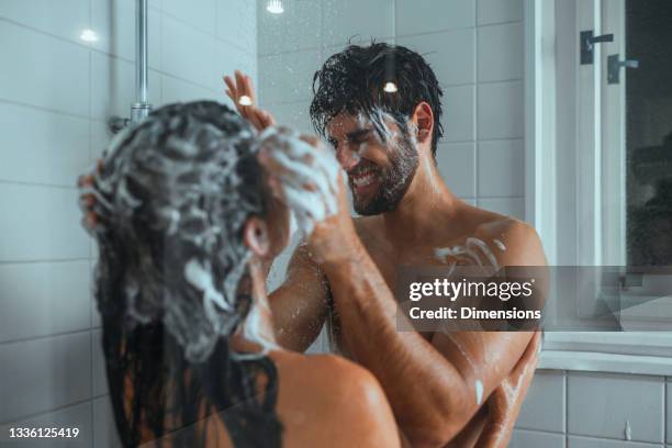 pareja encantadora tomando una ducha juntos - couples making passionate love fotografías e imágenes de stock