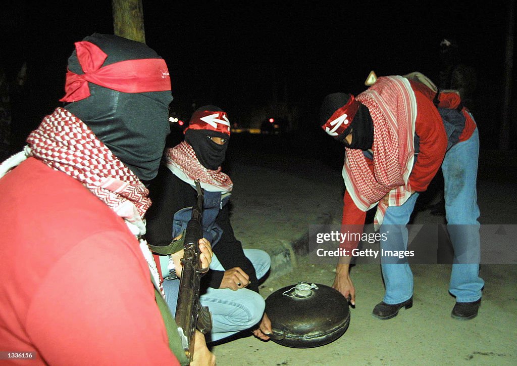 Palestinian Militants Display Bomb