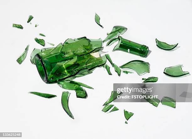 broken green  bottle of wine - fracture stockfoto's en -beelden