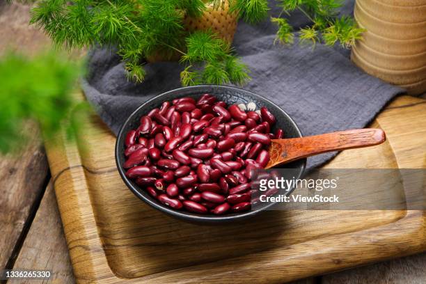 red beans - adzukibohne stock-fotos und bilder