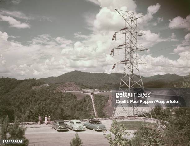Cars parked at a viewing area overlooking Fontana hydroelectric dam on the Little Tennessee River in North Carolina, United States circa 1950. The...