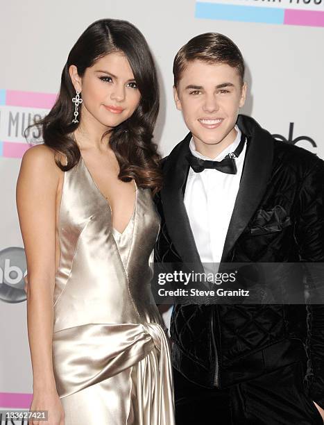 Singers Selena Gomez and Justin Bieber arrive at the 2011 American Music Awards held at Nokia Theatre L.A. LIVE on November 20, 2011 in Los Angeles,...