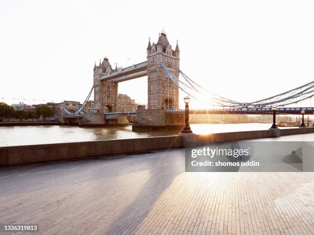london tower bridge and the bank of thames sunrise - tower bridge imagens e fotografias de stock