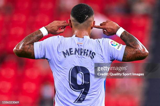 Memphis Depay of FC Barcelona celebrates his team's first goal during the LaLiga Santander match between Athletic Club and FC Barcelona at San Mames...