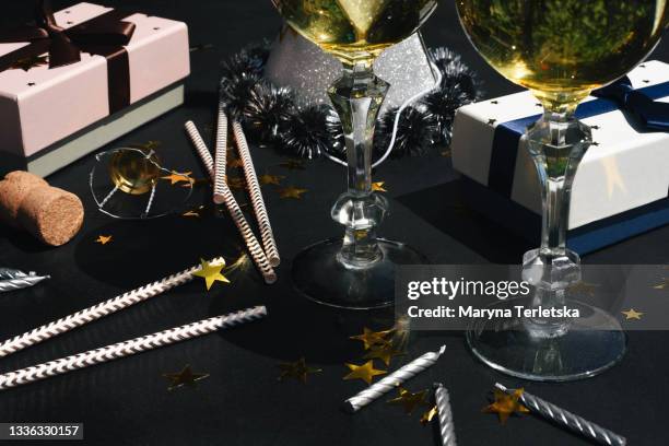 glasses with champagne on a black background. - kater alkohol stock-fotos und bilder