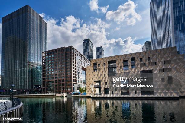 london financial centre of canary wharf  london. uk - isle of dogs stock-fotos und bilder