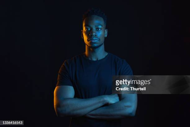 portrait of african australian man - gel effect lighting 個照片及圖片檔