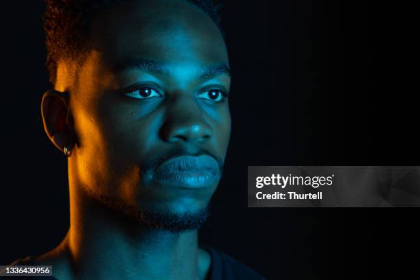 portrait of african australian man - gel effect lighting 個照片及圖片檔