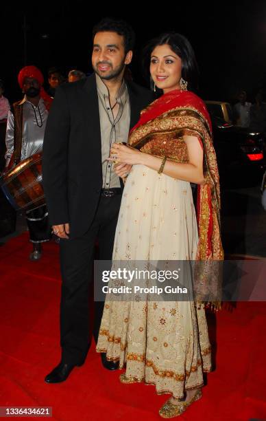 Raj Kundra and Shilpa Shetty attend Kiran Bawa's Lohri festival on January 11, 2012 in Mumbai, India