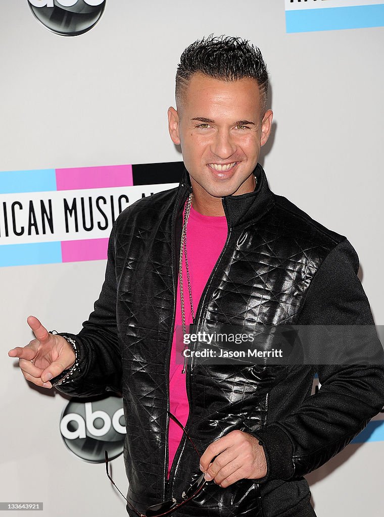 2011 American Music Awards - Arrivals