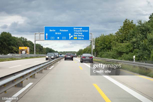 deutsche autobahn a9, niemegk - saxony anhalt stock-fotos und bilder