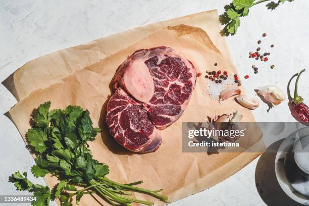 raw beef steak osso bucco with spices - osso bucco stock-fotos und bilder