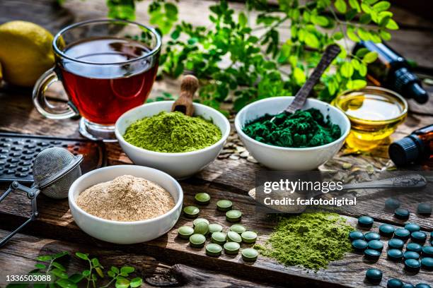 spirulina, maca and moringa powder and pills - powder tea stock pictures, royalty-free photos & images