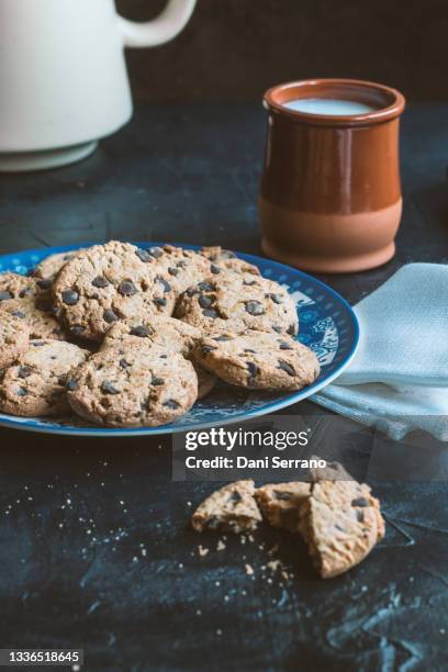 cookies and milk - baking cookies stock pictures, royalty-free photos & images