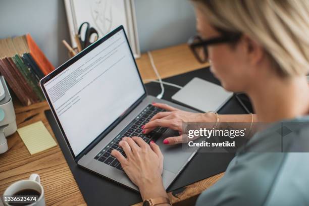 young book author - editor imagens e fotografias de stock