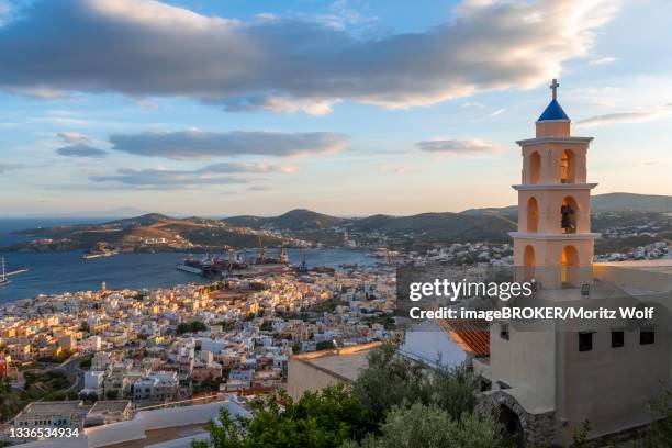 view from ano syros to houses of ermoupoli, church in evening light, sea with islands, ano syros, syros, cyclades, greece - siros fotografías e imágenes de stock