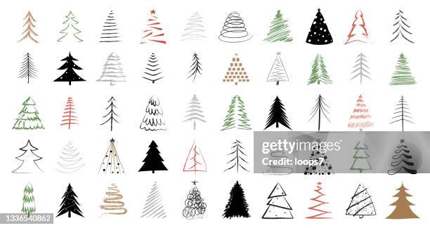 50 weihnachtsbäume vektor set. sammlung. verschiedenfarbige kiefern - weihnachtsbaum freisteller stock-grafiken, -clipart, -cartoons und -symbole