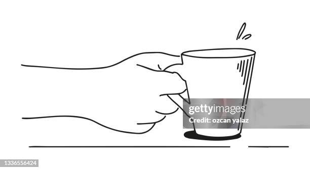30点の紙コップ 手イラスト素材 Getty Images 30点の紙コップ 手イラスト素材 Getty Images