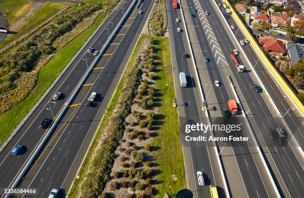 freeway aerial view - aerial melbourne fotografías e imágenes de stock