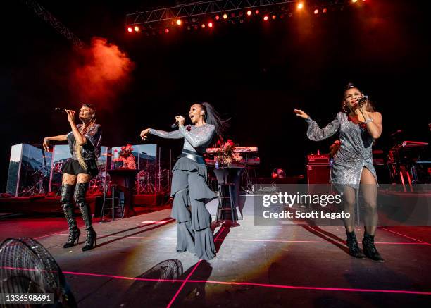 Rhona Bennett, Terry Ellis and Cindy Herron of En Vogue perform at Michigan Lottery Amphitheatre on August 26, 2021 in Sterling Heights, Michigan.