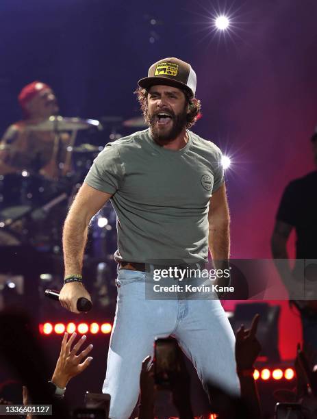 Thomas Rhett Band Thomas Rhett In Concert Photos and Premium High Res Pictures - Getty Images