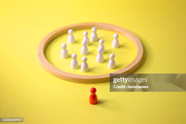 singled out concepts still life with abstract figurine. - 仲間はずれ ストックフォトと画像