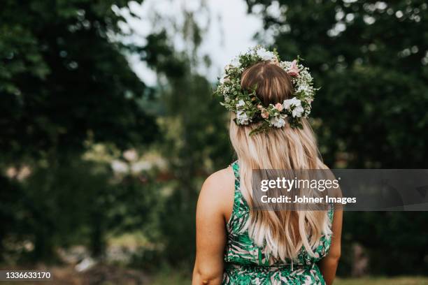 woman wearing wreath of flowers - midsummer sweden stock-fotos und bilder