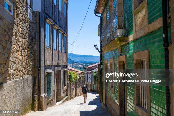 senderismo en tui, galicia, españa - pontevedra ciudad española fotografías e imágenes de stock