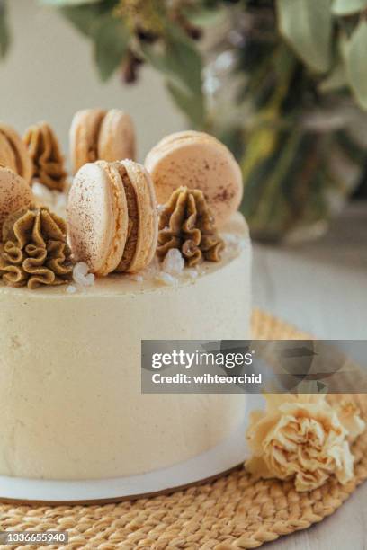 torta d'avena con crema di caffè - gateaux foto e immagini stock