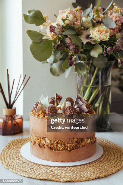 torta al cioccolato - torta a strati foto e immagini stock