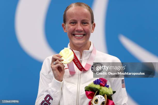 Gold medalist Mallory Weggemann of Team United States poses during the women’s 200m individual medley - SM7 medal ceremony on day 3 of the Tokyo 2020...