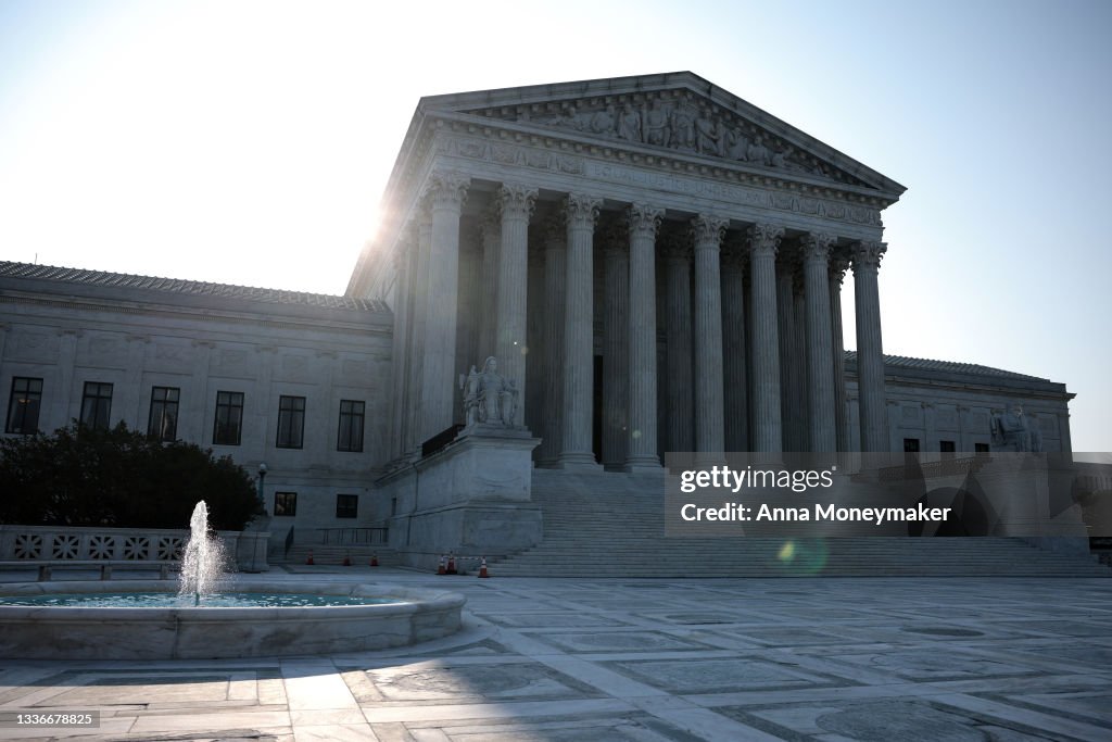 Supreme Court Blocks Biden Administration's Eviction Moratorium